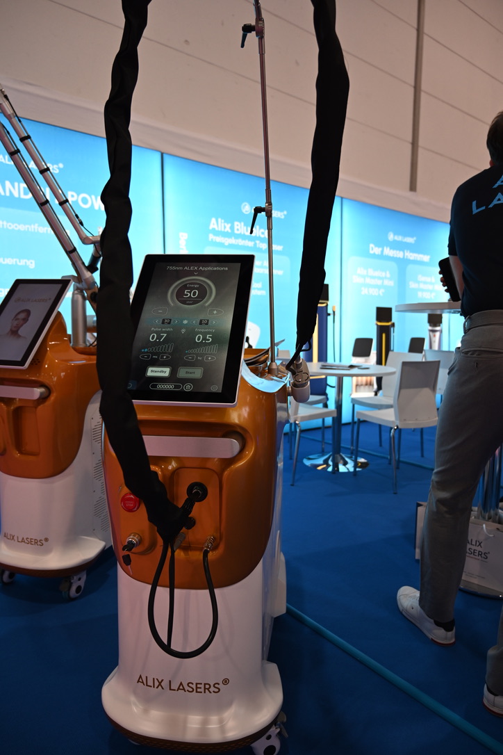 Alix SHARK® Alexandritlaser – AI Interface: Energie, Pulsbreite & Frequenz in Echtzeit