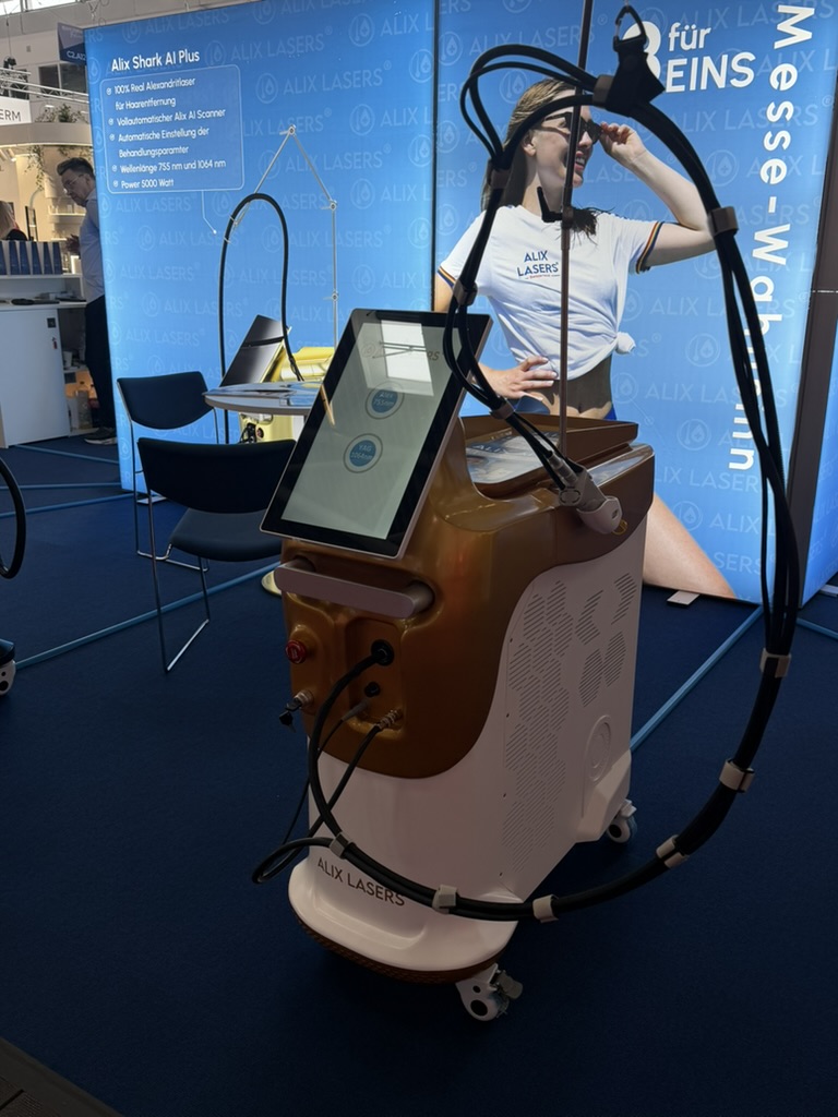 Alix SHARK® Alexandritlaser – Messe Berlin: Alix Shark AI Plus im Live-Betrieb