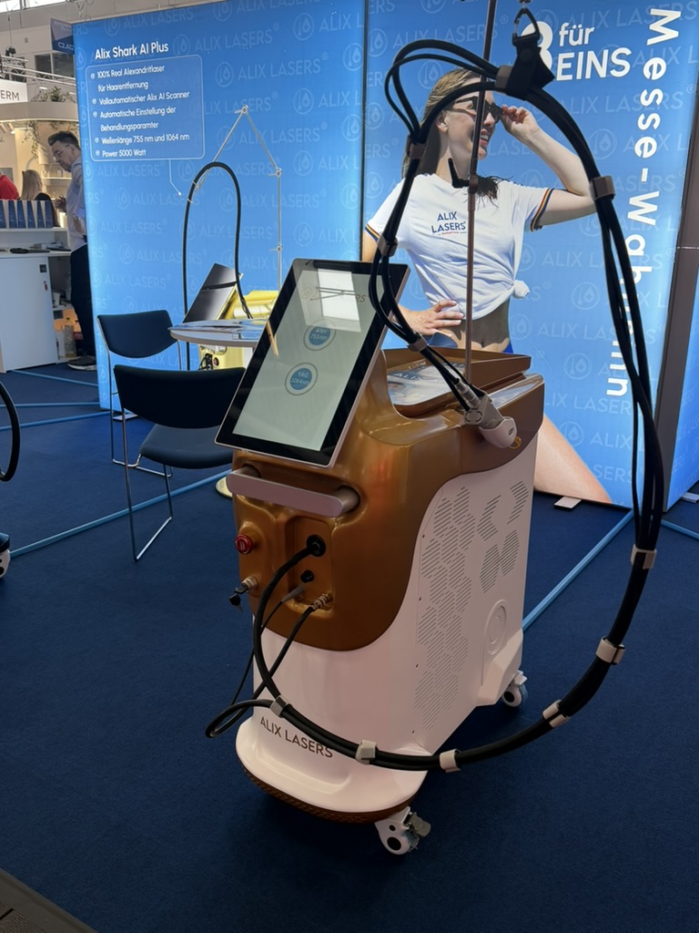 Alix SHARK® Alexandritlaser – Mobilität: Rollbares Chassis, klinikbereit